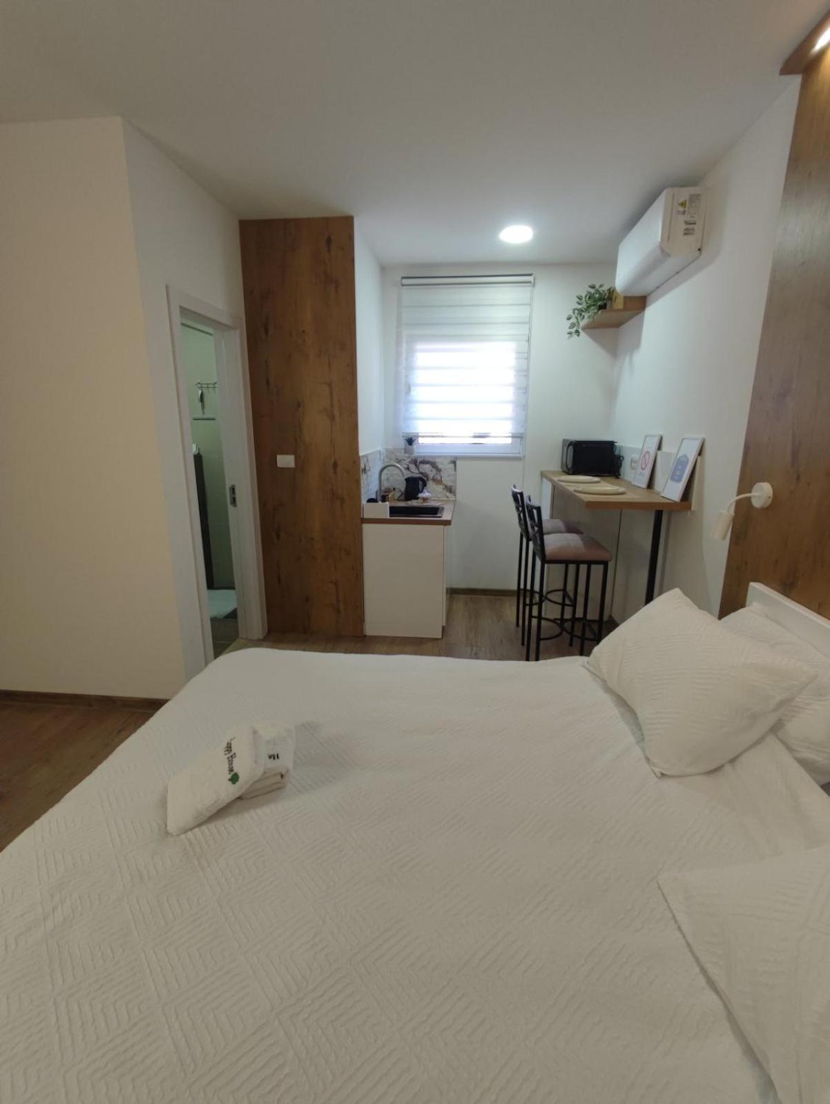 Apartmani Happy House Surčin Exterior foto